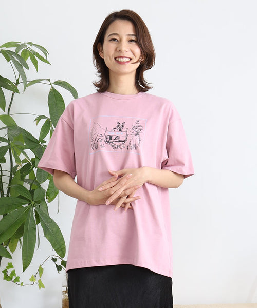 RinTinTin 半袖Tシャツ アダルト ピンクを着用した女性