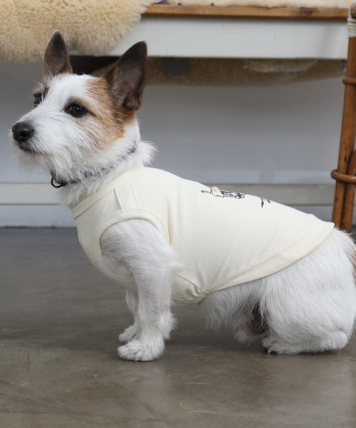 RinTinTin タンクトップ ドッグ オフホワイトを着たジャックラッセルテリア