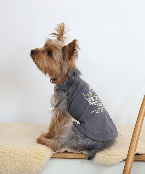 RinTinTin タンクトップ ドッグ スミクロを着たヨークシャーテリア