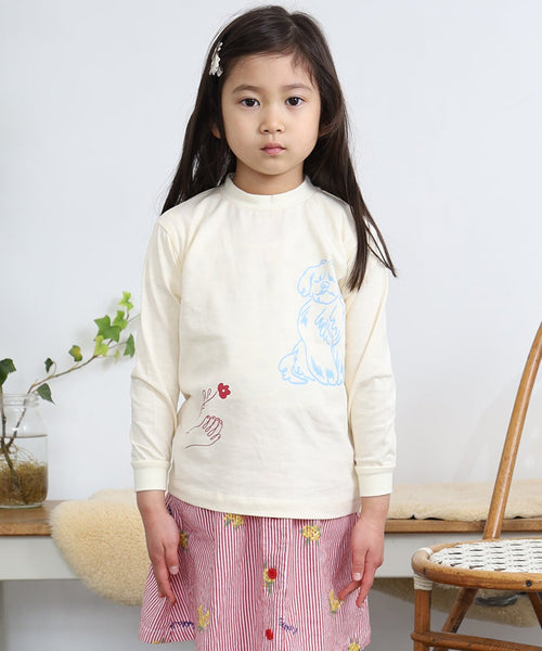 Flanders 長袖Tシャツ キッズ オフホワイトを着用した女の子
