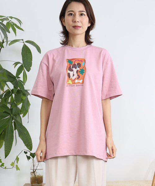 Brittany Spaniel 半袖Tシャツ アダルト ピンクを着用した女性