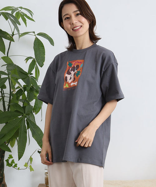 Brittany Spaniel 半袖Tシャツ アダルト スミクロを着用した女性
