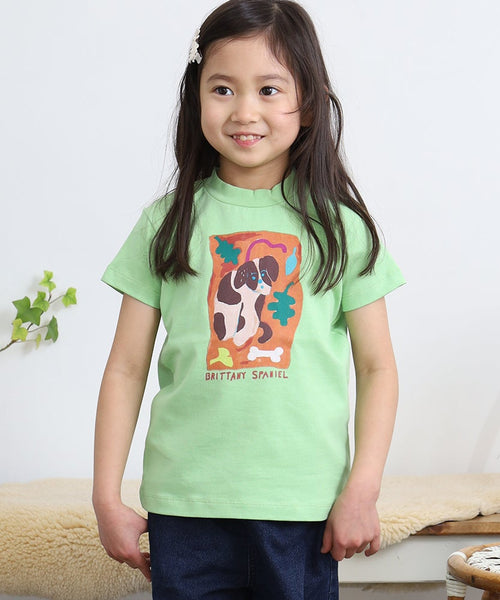 Brittany Spaniel 半袖Tシャツ キッズ グリーンを着用した女の子