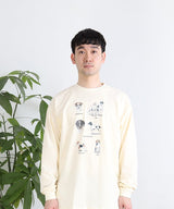 オフホワイトのBritish Dogs長袖Tシャツを着た男性モデル。犬種図鑑風イラストのプリントが見える