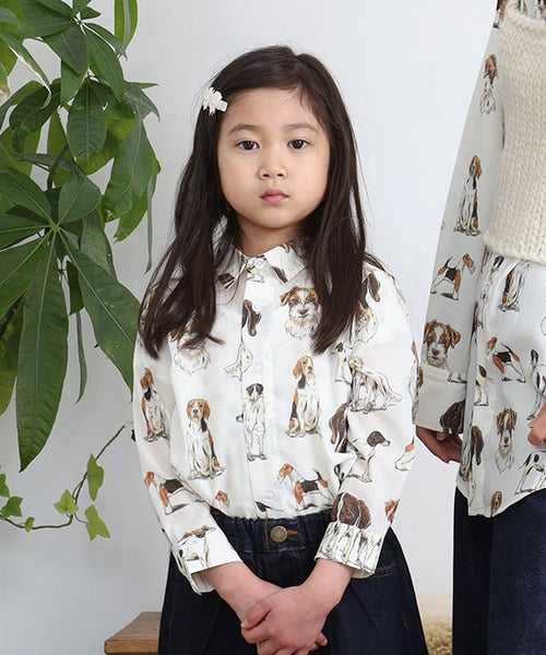British Dogs 長袖シャツ キッズを着用した女の子