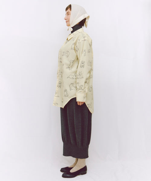 Various dogs Long Sleeve Shirts アダルト・ユニセックス 女性モデルの横向き全身着用イメージ