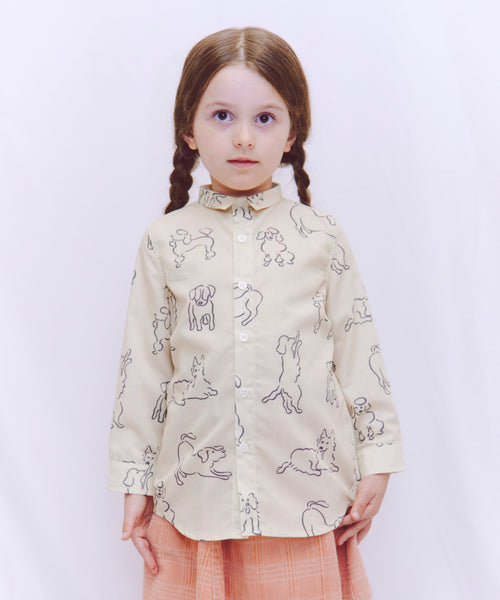 Various dogs Long Sleeve Shirts キッズ用 前身の犬のラインアート総柄を寄って撮った着用イメージ